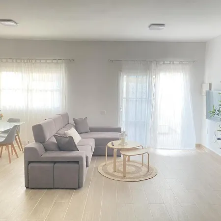 Homeforguest Two Bedroom With Pool And Terrace