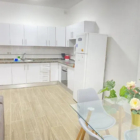 Homeforguest Two Bedroom With Pool And Terrace