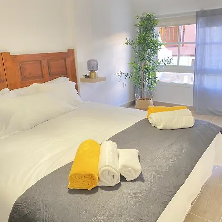 Homeforguest Two Bedroom With Pool And Terrace