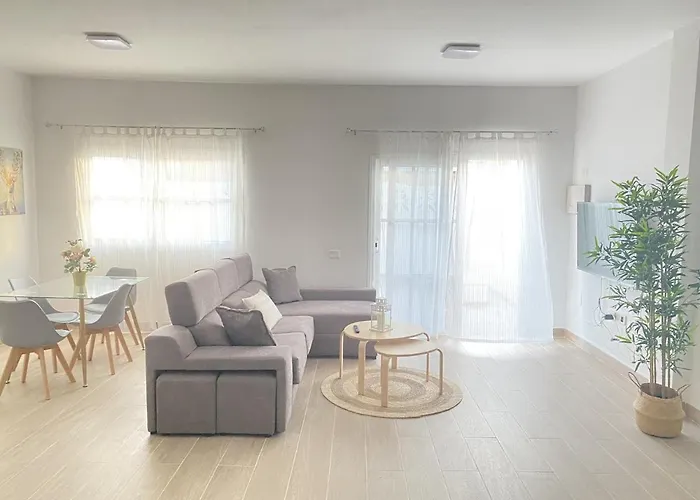 Homeforguest Two Bedroom With Pool And Terrace